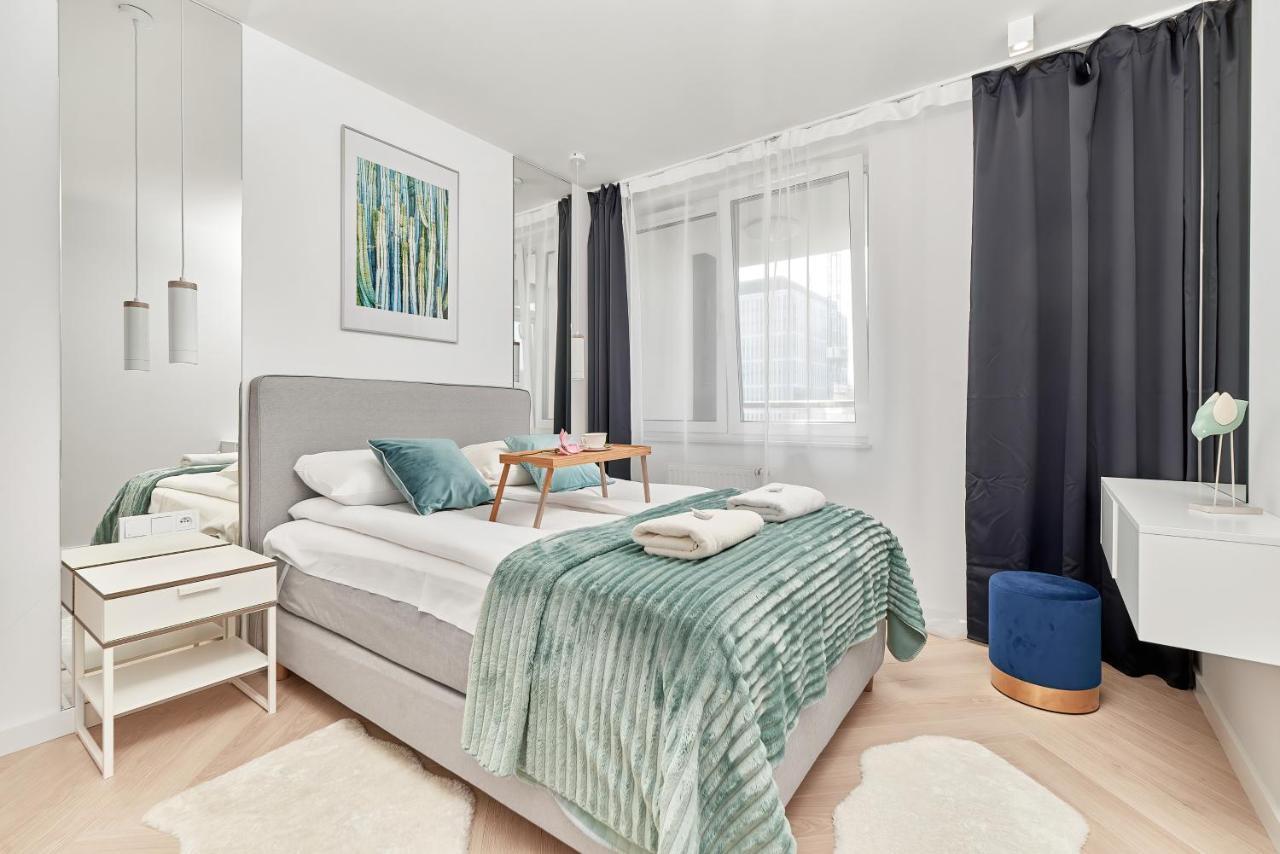Exclusive Apartments Gwiazdzista With Free Garage Wroclaw By Noclegi Renters Bagian luar foto