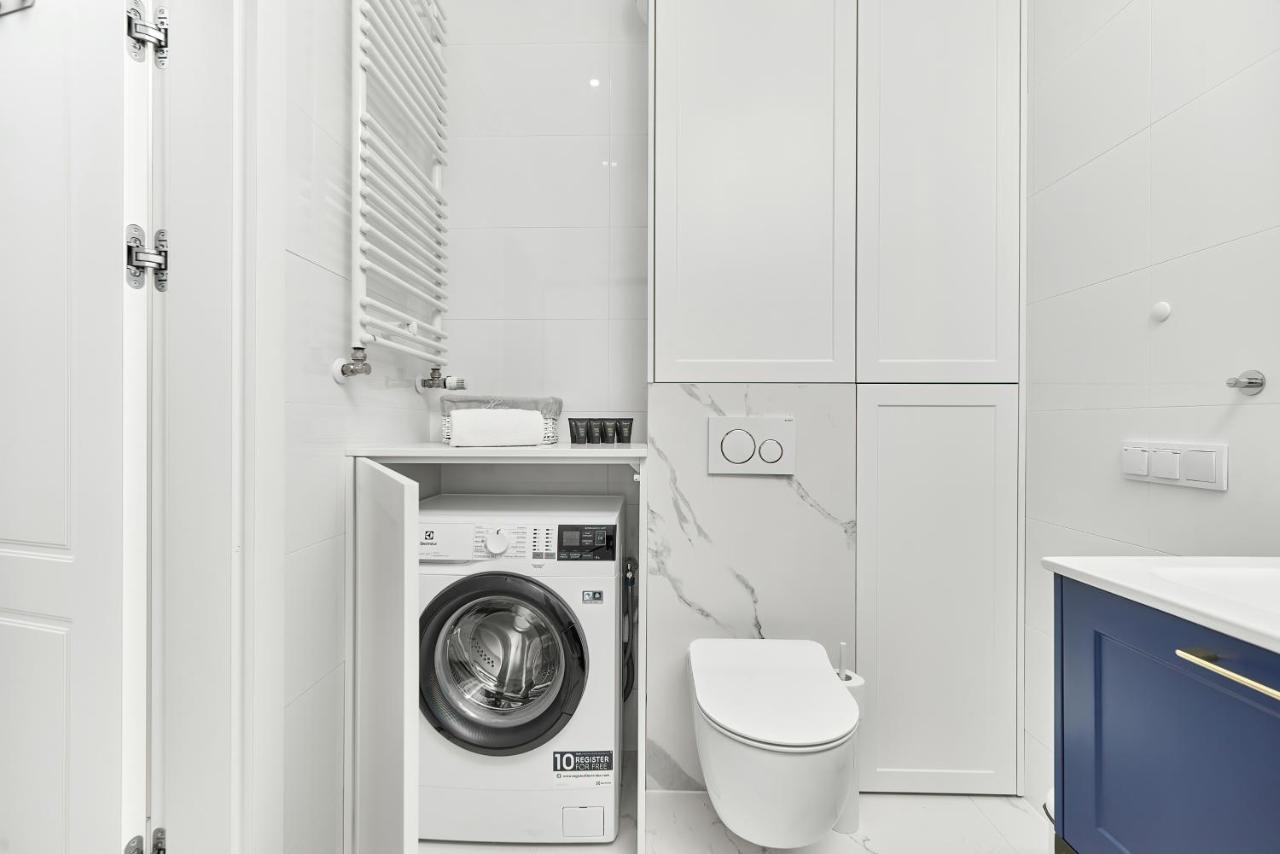 Exclusive Apartments Gwiazdzista With Free Garage Wroclaw By Noclegi Renters Bagian luar foto