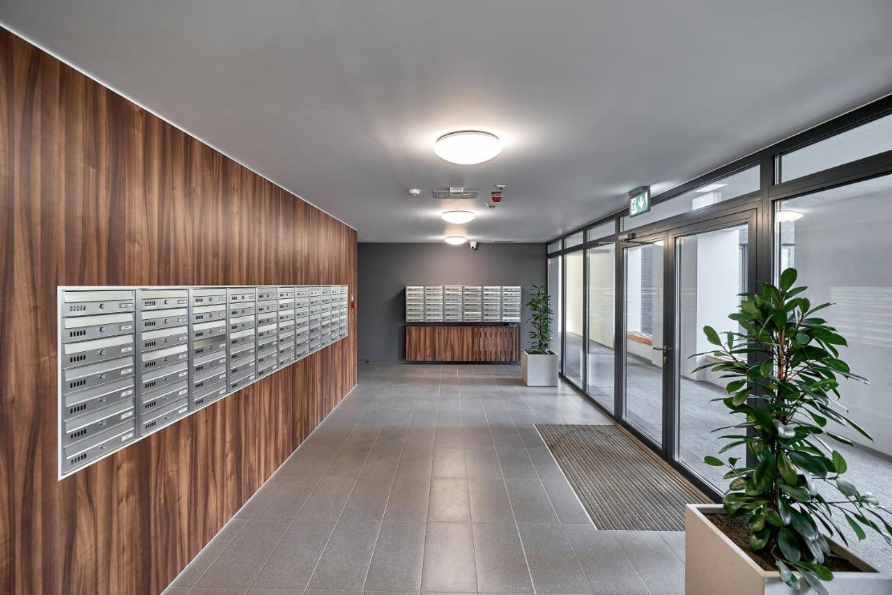 Exclusive Apartments Gwiazdzista With Free Garage Wroclaw By Noclegi Renters Bagian luar foto