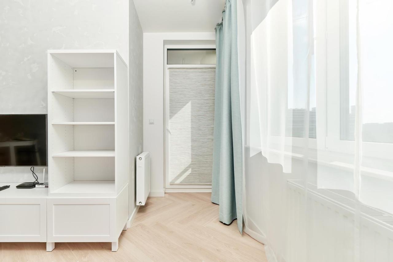 Exclusive Apartments Gwiazdzista With Free Garage Wroclaw By Noclegi Renters Bagian luar foto