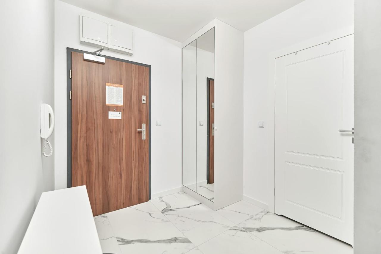 Exclusive Apartments Gwiazdzista With Free Garage Wroclaw By Noclegi Renters Bagian luar foto