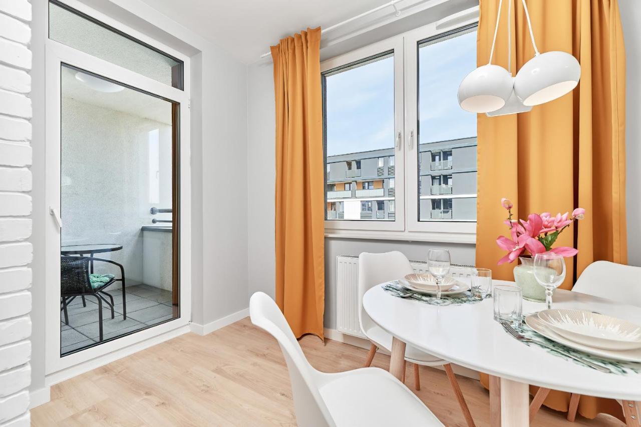 Exclusive Apartments Gwiazdzista With Free Garage Wroclaw By Noclegi Renters Bagian luar foto