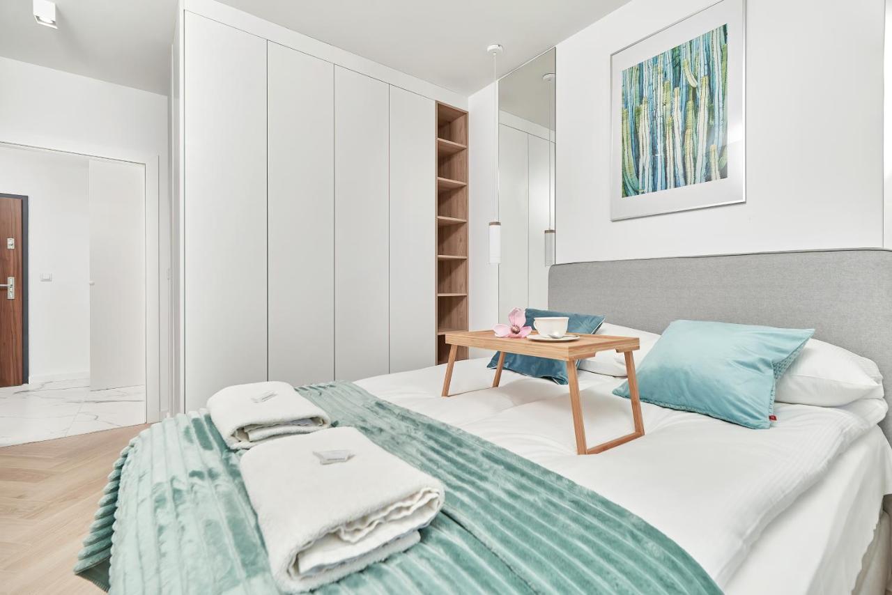 Exclusive Apartments Gwiazdzista With Free Garage Wroclaw By Noclegi Renters Bagian luar foto