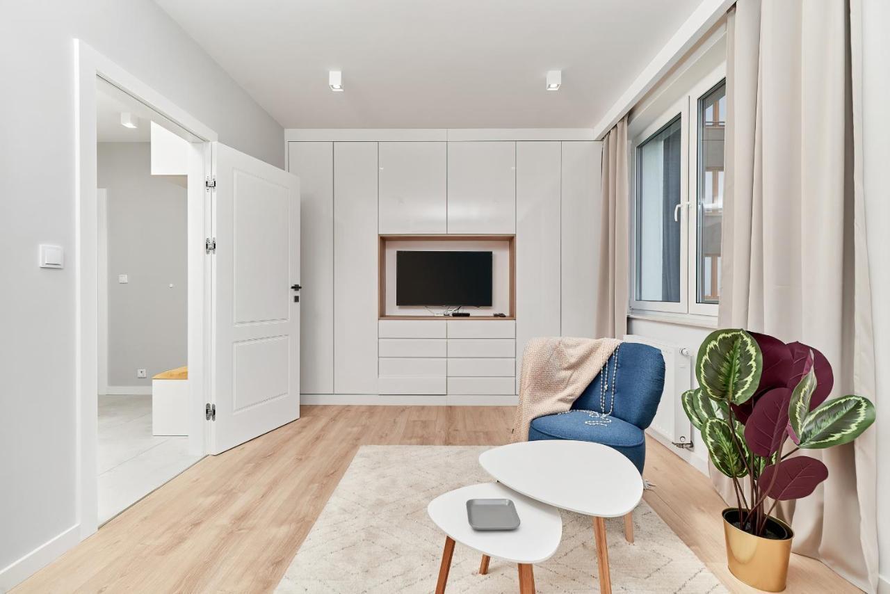 Exclusive Apartments Gwiazdzista With Free Garage Wroclaw By Noclegi Renters Bagian luar foto