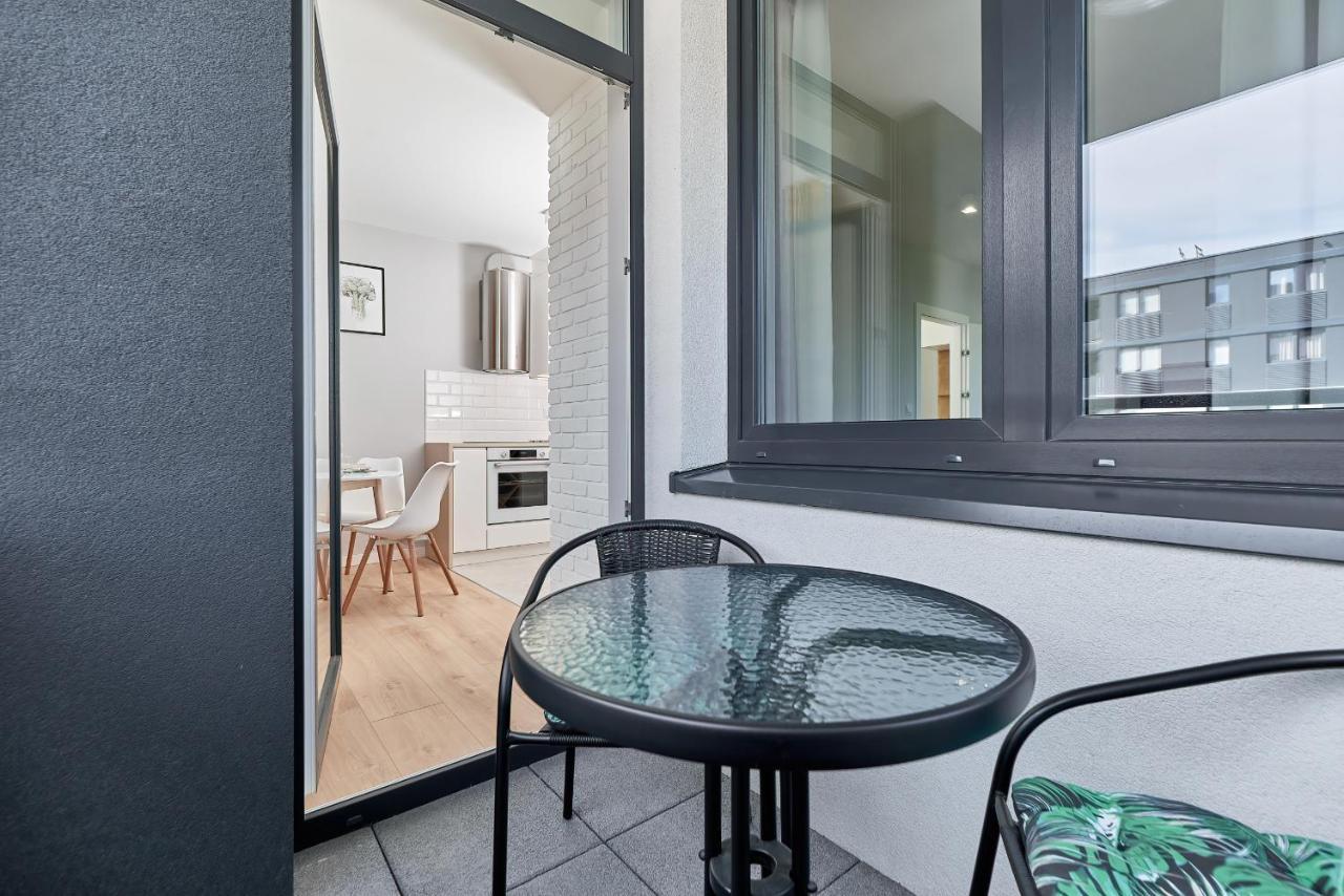 Exclusive Apartments Gwiazdzista With Free Garage Wroclaw By Noclegi Renters Bagian luar foto