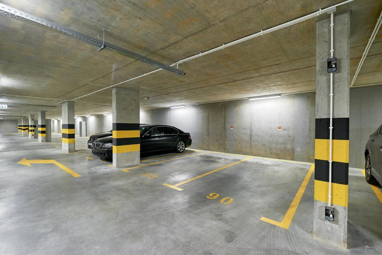 Exclusive Apartments Gwiazdzista With Free Garage Wroclaw By Noclegi Renters Bagian luar foto