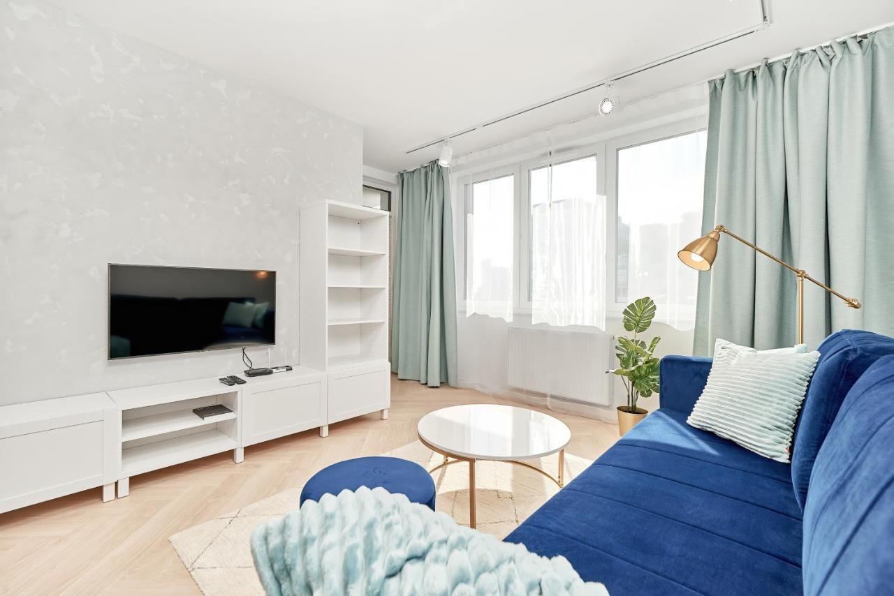Exclusive Apartments Gwiazdzista With Free Garage Wroclaw By Noclegi Renters Bagian luar foto