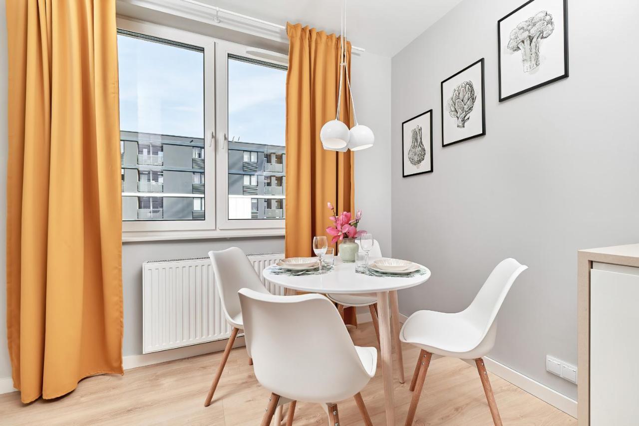 Exclusive Apartments Gwiazdzista With Free Garage Wroclaw By Noclegi Renters Bagian luar foto