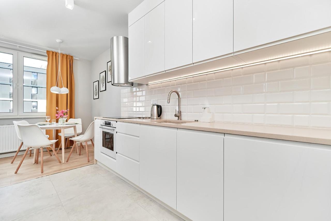 Exclusive Apartments Gwiazdzista With Free Garage Wroclaw By Noclegi Renters Bagian luar foto