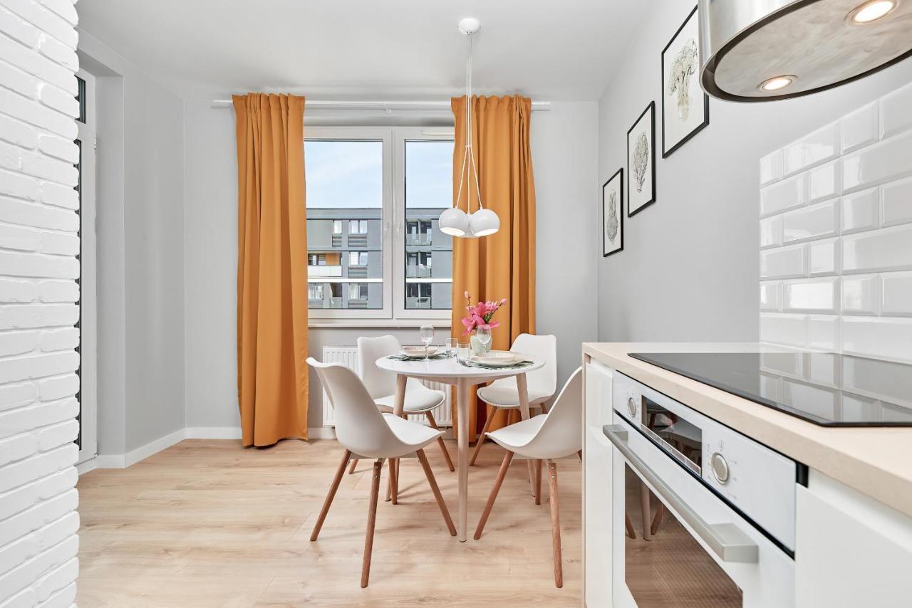 Exclusive Apartments Gwiazdzista With Free Garage Wroclaw By Noclegi Renters Bagian luar foto